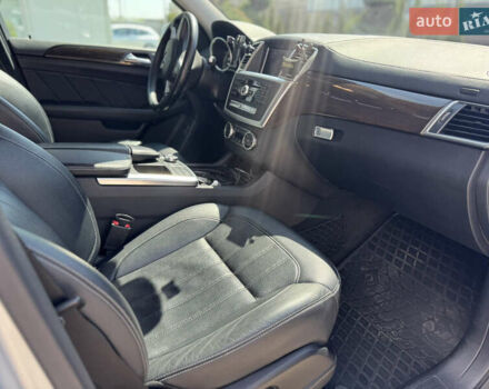 Серый Мерседес ГЛ-класс, объемом двигателя 3 л и пробегом 236 тыс. км за 18900 $, фото 26 на Automoto.ua