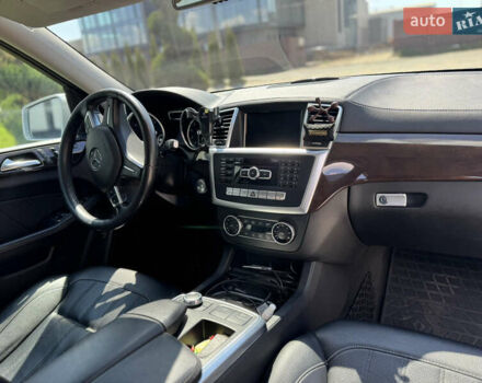 Серый Мерседес ГЛ-класс, объемом двигателя 3 л и пробегом 236 тыс. км за 18900 $, фото 31 на Automoto.ua