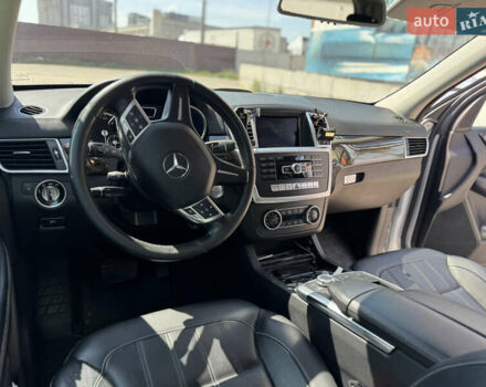 Серый Мерседес ГЛ-класс, объемом двигателя 3 л и пробегом 236 тыс. км за 18900 $, фото 33 на Automoto.ua