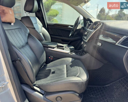 Серый Мерседес ГЛ-класс, объемом двигателя 3 л и пробегом 236 тыс. км за 18900 $, фото 25 на Automoto.ua