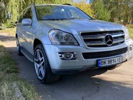Мерседес ГЛ-класс 2006 в Ровно на Automoto.ua Серый Мерседес ГЛ-класс, объемом двигателя 4.7 л и пробегом 250 тыс. км за 13500 $, фото 1 на Automoto.ua