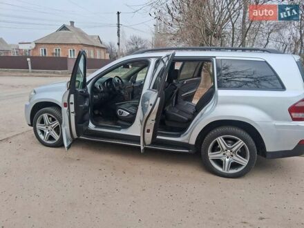 Мерседес ГЛ-класс 2007 в Ахтырке на Automoto.ua Серый Мерседес ГЛ-класс, объемом двигателя 4 л и пробегом 322 тыс. км за 8900 $, фото 1 на Automoto.ua