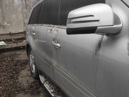 Серый Мерседес ГЛ-класс, объемом двигателя 5.5 л и пробегом 300 тыс. км за 3000 $, фото 1 на Automoto.ua