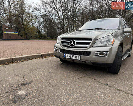 Серый Мерседес ГЛ-класс, объемом двигателя 2.99 л и пробегом 410 тыс. км за 14000 $, фото 1 на Automoto.ua