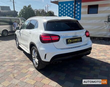 Белый Мерседес GLA 250, объемом двигателя 2 л и пробегом 69 тыс. км за 25700 $, фото 4 на Automoto.ua