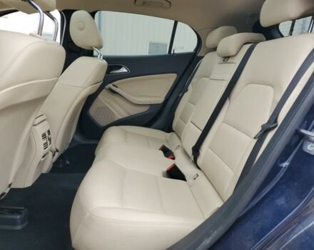 Синий Мерседес GLA 250, объемом двигателя 2 л и пробегом 228 тыс. км за 10000 $, фото 10 на Automoto.ua