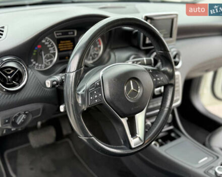 Белый Мерседес ГЛА-Класс, объемом двигателя 1.99 л и пробегом 96 тыс. км за 17500 $, фото 6 на Automoto.ua