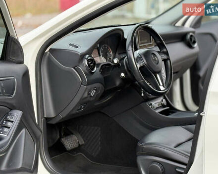 Белый Мерседес ГЛА-Класс, объемом двигателя 1.99 л и пробегом 96 тыс. км за 17500 $, фото 12 на Automoto.ua