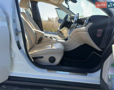 Білий Мерседес ГЛА-Клас, об'ємом двигуна 1.6 л та пробігом 111 тис. км за 18599 $, фото 16 на Automoto.ua