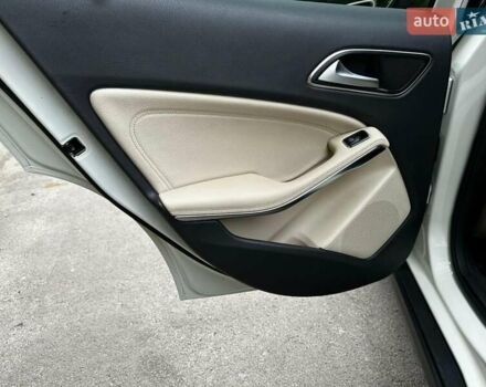 Белый Мерседес ГЛА-Класс, объемом двигателя 1.99 л и пробегом 150 тыс. км за 16600 $, фото 22 на Automoto.ua