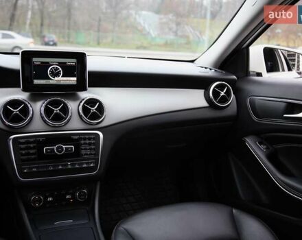 Білий Мерседес ГЛА-Клас, об'ємом двигуна 1.99 л та пробігом 102 тис. км за 19500 $, фото 12 на Automoto.ua