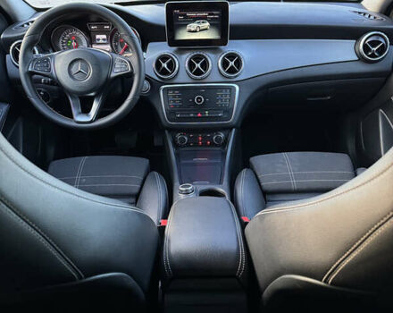 Белый Мерседес ГЛА-Класс, объемом двигателя 1.46 л и пробегом 324 тыс. км за 16700 $, фото 10 на Automoto.ua