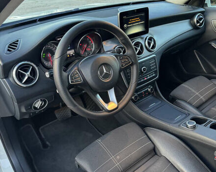 Белый Мерседес ГЛА-Класс, объемом двигателя 1.46 л и пробегом 324 тыс. км за 16700 $, фото 6 на Automoto.ua