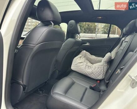 Белый Мерседес ГЛА-Класс, объемом двигателя 1.99 л и пробегом 145 тыс. км за 19500 $, фото 24 на Automoto.ua