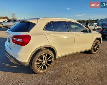 Белый Мерседес ГЛА-Класс, объемом двигателя 1.99 л и пробегом 170 тыс. км за 4500 $, фото 3 на Automoto.ua