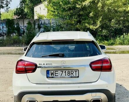 Белый Мерседес ГЛА-Класс, объемом двигателя 1.6 л и пробегом 67 тыс. км за 24800 $, фото 3 на Automoto.ua