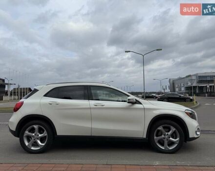 Белый Мерседес ГЛА-Класс, объемом двигателя 1.99 л и пробегом 87 тыс. км за 18500 $, фото 4 на Automoto.ua