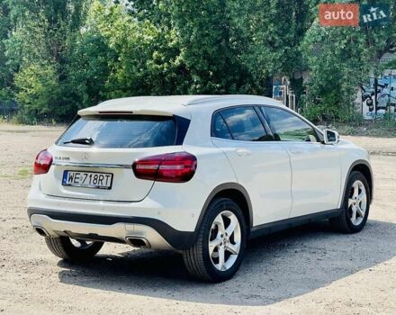 Белый Мерседес ГЛА-Класс, объемом двигателя 1.6 л и пробегом 67 тыс. км за 24800 $, фото 1 на Automoto.ua