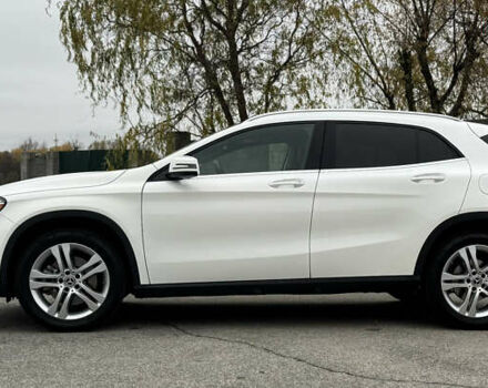 Белый Мерседес ГЛА-Класс, объемом двигателя 1.99 л и пробегом 25 тыс. км за 24000 $, фото 5 на Automoto.ua