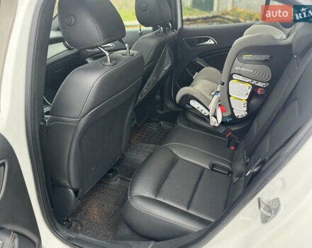 Белый Мерседес ГЛА-Класс, объемом двигателя 1.99 л и пробегом 25 тыс. км за 24000 $, фото 18 на Automoto.ua