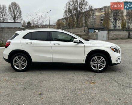 Белый Мерседес ГЛА-Класс, объемом двигателя 1.99 л и пробегом 25 тыс. км за 24000 $, фото 6 на Automoto.ua