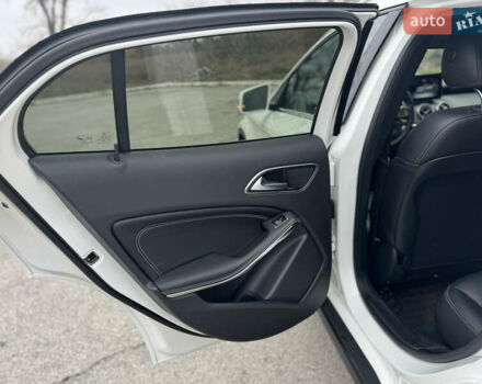 Белый Мерседес ГЛА-Класс, объемом двигателя 1.99 л и пробегом 25 тыс. км за 24000 $, фото 24 на Automoto.ua