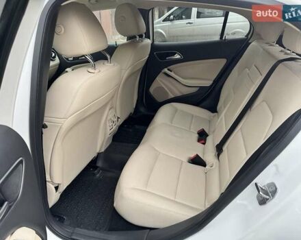 Білий Мерседес ГЛА-Клас, об'ємом двигуна 2 л та пробігом 143 тис. км за 21900 $, фото 3 на Automoto.ua