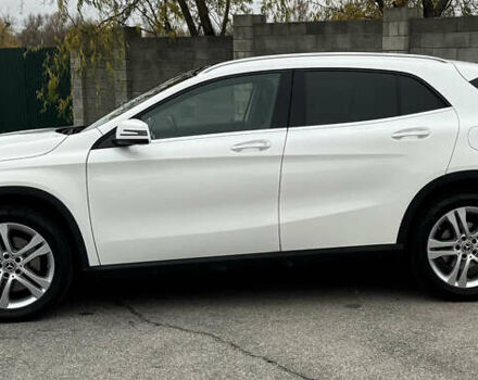 Белый Мерседес ГЛА-Класс, объемом двигателя 1.99 л и пробегом 25 тыс. км за 24000 $, фото 3 на Automoto.ua