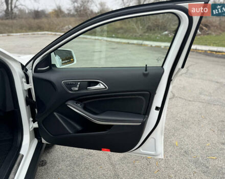 Белый Мерседес ГЛА-Класс, объемом двигателя 1.99 л и пробегом 25 тыс. км за 24000 $, фото 23 на Automoto.ua