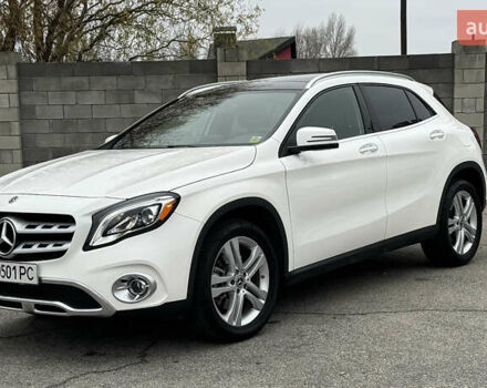Белый Мерседес ГЛА-Класс, объемом двигателя 1.99 л и пробегом 25 тыс. км за 24000 $, фото 1 на Automoto.ua