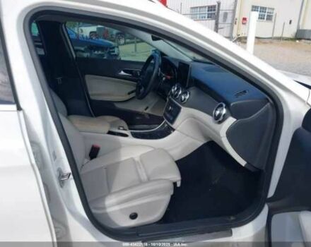 Білий Мерседес ГЛА-Клас, об'ємом двигуна 2 л та пробігом 106 тис. км за 6000 $, фото 4 на Automoto.ua