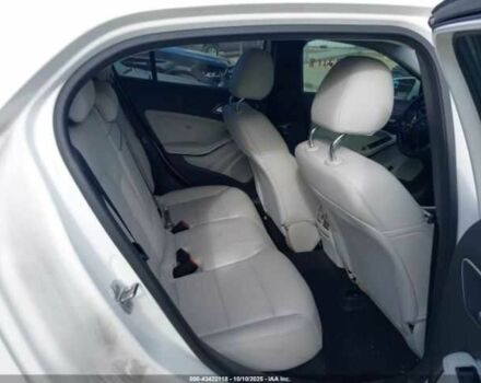 Білий Мерседес ГЛА-Клас, об'ємом двигуна 2 л та пробігом 106 тис. км за 6000 $, фото 7 на Automoto.ua