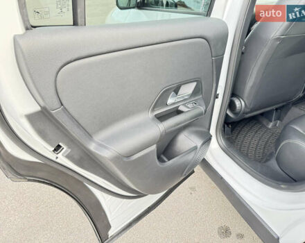 Белый Мерседес ГЛА-Класс, объемом двигателя 1.95 л и пробегом 167 тыс. км за 29500 $, фото 38 на Automoto.ua