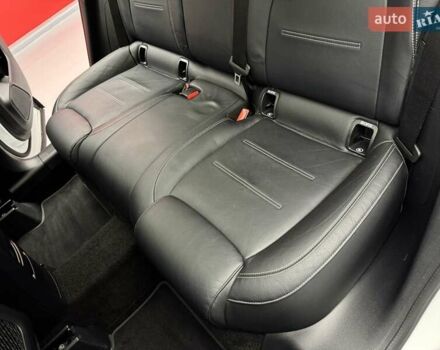 Белый Мерседес ГЛА-Класс, объемом двигателя 2 л и пробегом 25 тыс. км за 37900 $, фото 40 на Automoto.ua