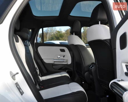 Білий Мерседес ГЛА-Клас, об'ємом двигуна 1.99 л та пробігом 8 тис. км за 46000 $, фото 39 на Automoto.ua