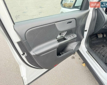 Белый Мерседес ГЛА-Класс, объемом двигателя 1.95 л и пробегом 167 тыс. км за 29500 $, фото 28 на Automoto.ua