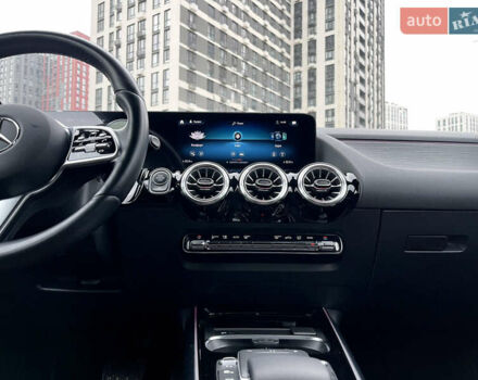 Белый Мерседес ГЛА-Класс, объемом двигателя 2 л и пробегом 36 тыс. км за 43000 $, фото 53 на Automoto.ua