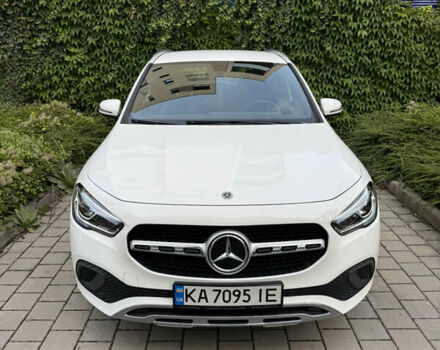 Белый Мерседес ГЛА-Класс, объемом двигателя 1.33 л и пробегом 12 тыс. км за 41990 $, фото 2 на Automoto.ua