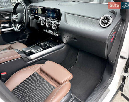 Белый Мерседес ГЛА-Класс, объемом двигателя 2 л и пробегом 36 тыс. км за 43000 $, фото 42 на Automoto.ua