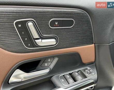 Белый Мерседес ГЛА-Класс, объемом двигателя 2 л и пробегом 36 тыс. км за 43000 $, фото 2 на Automoto.ua