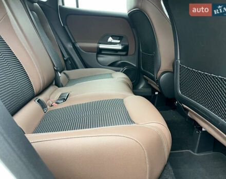 Белый Мерседес ГЛА-Класс, объемом двигателя 2 л и пробегом 36 тыс. км за 43000 $, фото 37 на Automoto.ua