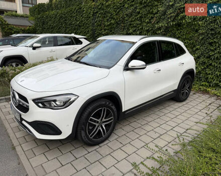 Белый Мерседес ГЛА-Класс, объемом двигателя 1.33 л и пробегом 12 тыс. км за 41990 $, фото 4 на Automoto.ua