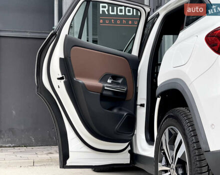 Белый Мерседес ГЛА-Класс, объемом двигателя 2 л и пробегом 36 тыс. км за 43000 $, фото 32 на Automoto.ua