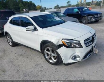 Белый Мерседес ГЛА-Класс, объемом двигателя 2 л и пробегом 106 тыс. км за 6000 $, фото 1 на Automoto.ua