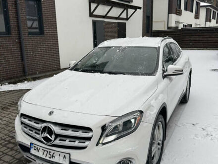 Белый Мерседес ГЛА-Класс, объемом двигателя 1.99 л и пробегом 106 тыс. км за 22900 $, фото 1 на Automoto.ua