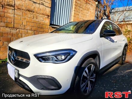 Белый Мерседес ГЛА-Класс, объемом двигателя 2 л и пробегом 85 тыс. км за 45000 $, фото 1 на Automoto.ua