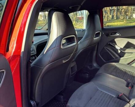 Красный Мерседес ГЛА-Класс, объемом двигателя 1.46 л и пробегом 135 тыс. км за 22000 $, фото 18 на Automoto.ua