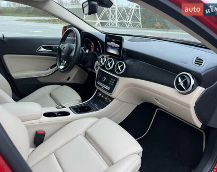 Красный Мерседес ГЛА-Класс, объемом двигателя 1.99 л и пробегом 29 тыс. км за 18999 $, фото 26 на Automoto.ua