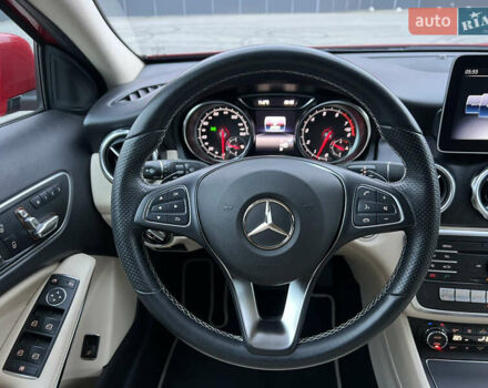 Красный Мерседес ГЛА-Класс, объемом двигателя 1.99 л и пробегом 29 тыс. км за 18999 $, фото 34 на Automoto.ua