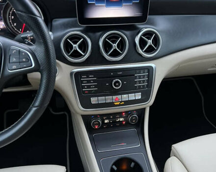 Красный Мерседес ГЛА-Класс, объемом двигателя 1.99 л и пробегом 29 тыс. км за 18999 $, фото 31 на Automoto.ua